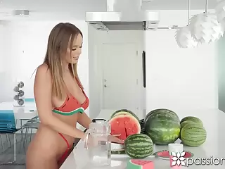 Juggy babe Alexis Adams is masturbating among ripe water melons